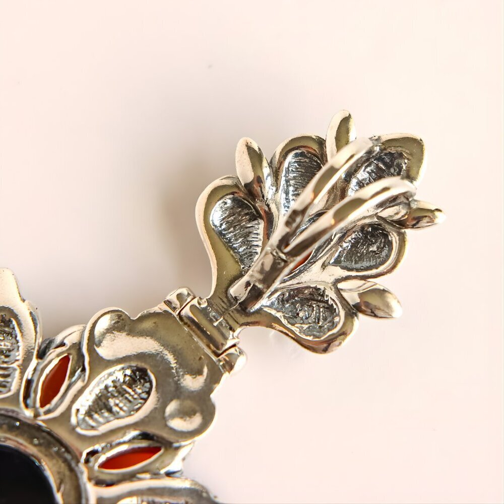 Baltic Green Amber Floral Pendant in Sterling Silver - Picture 6 of 7